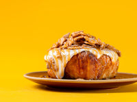 Toasted Caramel Crunch Cinnamon Rolls | 8 Pack | Shipping